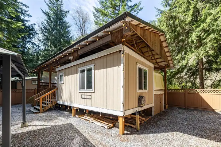 Storage under the gooseneck of the trailer.