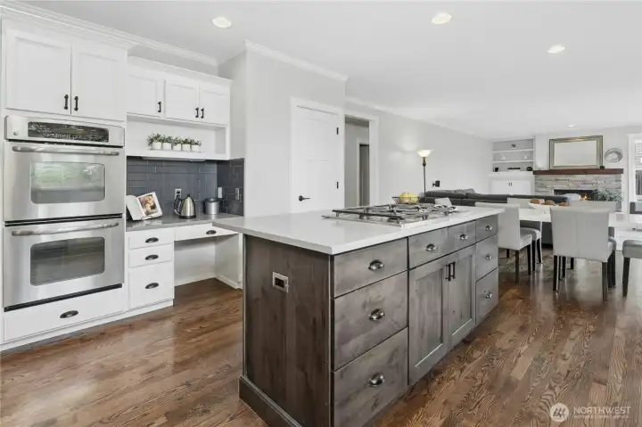 With island & generous cabinet space