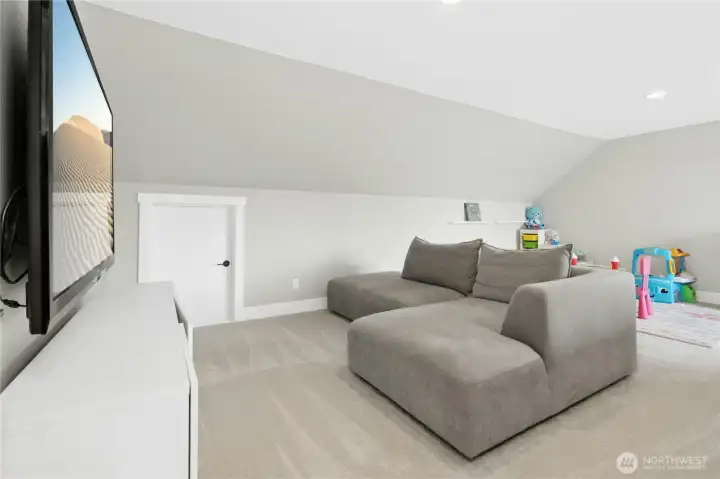 Over-sized Bonus Room offering wonderful flexibility