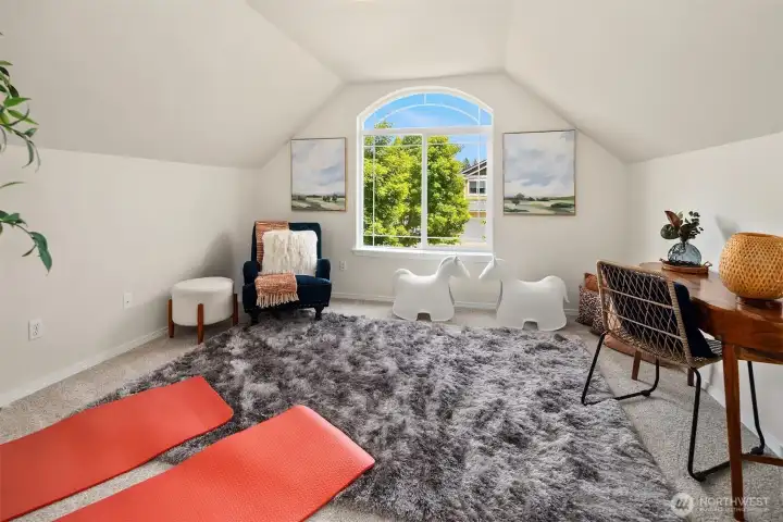 Light filled oversize flex-room. Bedroom #5, Bonus Room, Office, you name it!