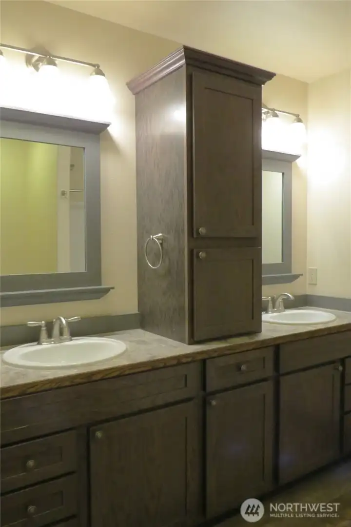 On down the hallway is double sink vanity! On down the hallway is double sink vanity!