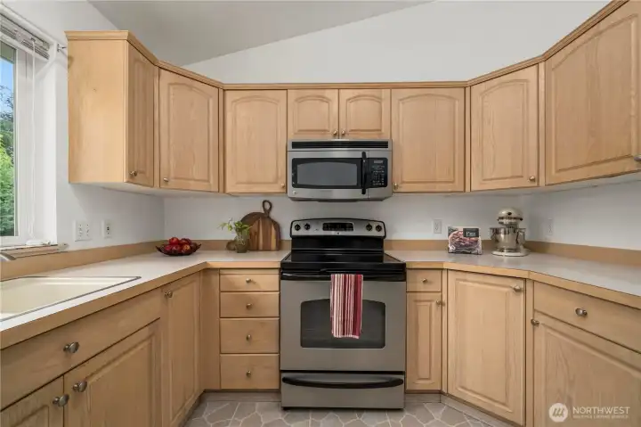 Enjoy ample counter and cabinet space. Enjoy ample counter and cabinet space.