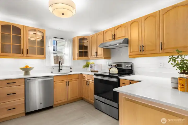 Generous sized & bright kitchen!