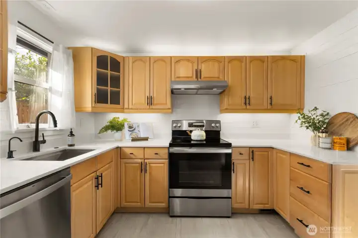Generous sized & bright kitchen!