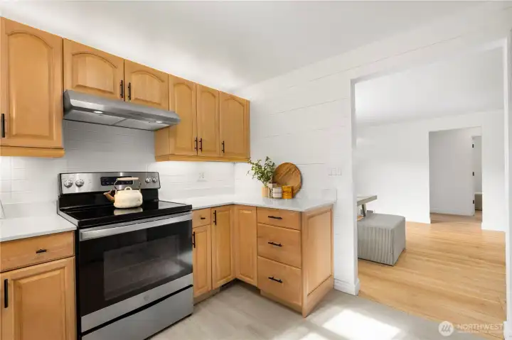 Generous sized & bright kitchen!