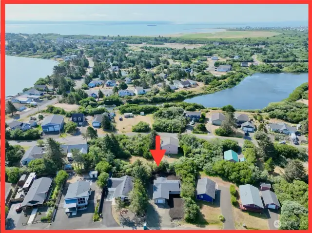 New Darling Residence near beach access, park w/kayak launch, outdoor pool, and miles of fresh waterways at Ocean Shores, Washington!