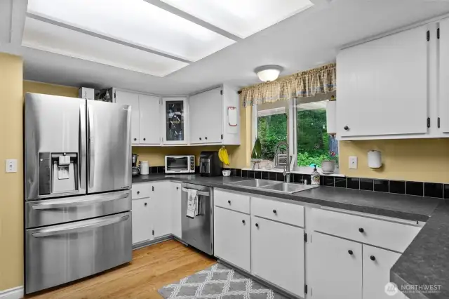Kitchen with lots of cabinetry