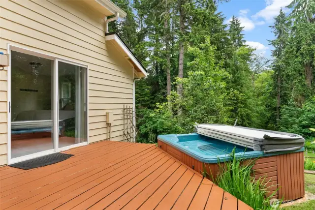 Primary steps out to hot tub