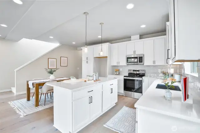 Photographs are for illustrative purposes only. Features, finishes, interior/exterior colors, landscaping and floorplan shown may vary from actual homes built.
