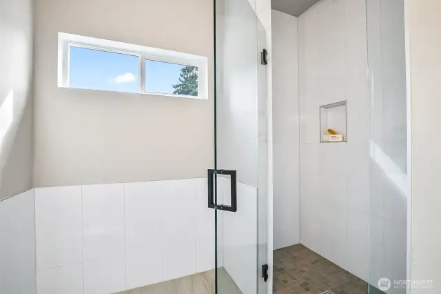 Photographs are for illustrative purposes only. Features, finishes, interior/exterior colors, landscaping and floorplan shown may vary from actual homes built.