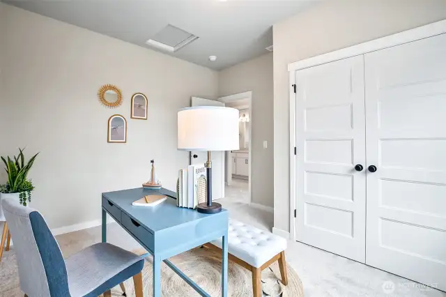 Photographs are for illustrative purposes only. Features, finishes, interior/exterior colors, landscaping and floorplan shown may vary from actual homes built.