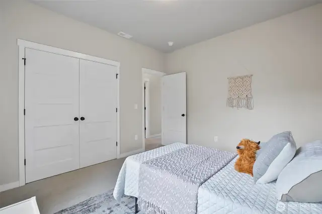 Photographs are for illustrative purposes only. Features, finishes, interior/exterior colors, landscaping and floorplan shown may vary from actual homes built.