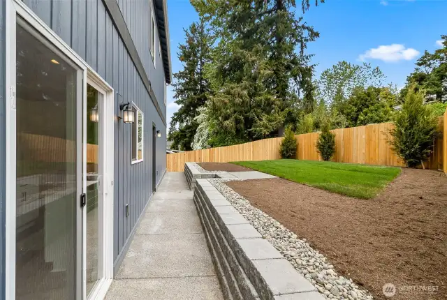 Photographs are for illustrative purposes only. Features, finishes, interior/exterior colors, landscaping and floorplan shown may vary from actual homes built.