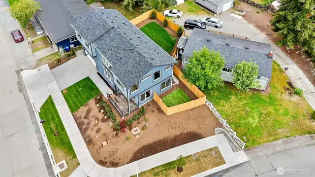 Photographs are for illustrative purposes only. Features, finishes, interior/exterior colors, landscaping and floorplan shown may vary from actual homes built.