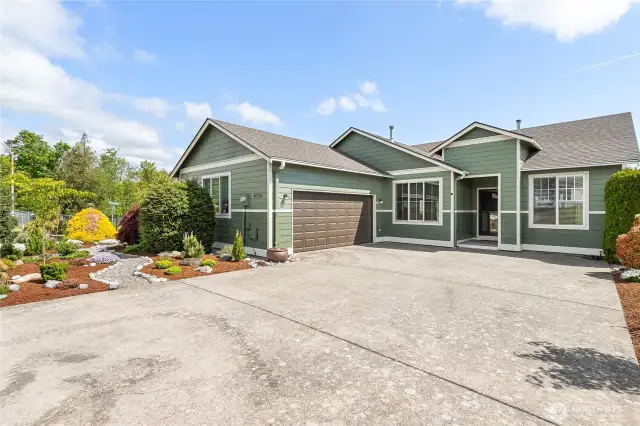 Welcome home to 6256 Licoln Drive
