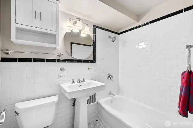Stylishly updated full bathroom.