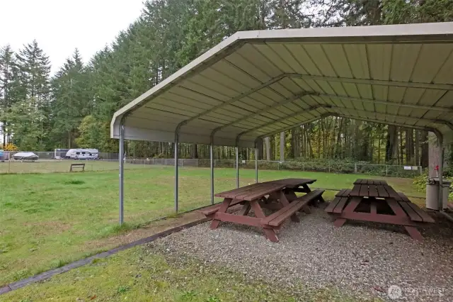 Common area for large get togethers, corn hole, badminton?