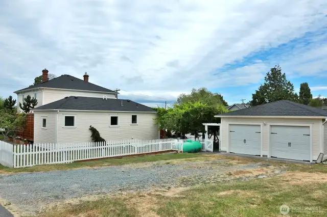 Separate 2 car garage