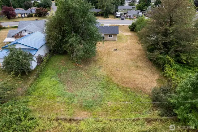 Huge yard... View from the back, looking towards the front.
