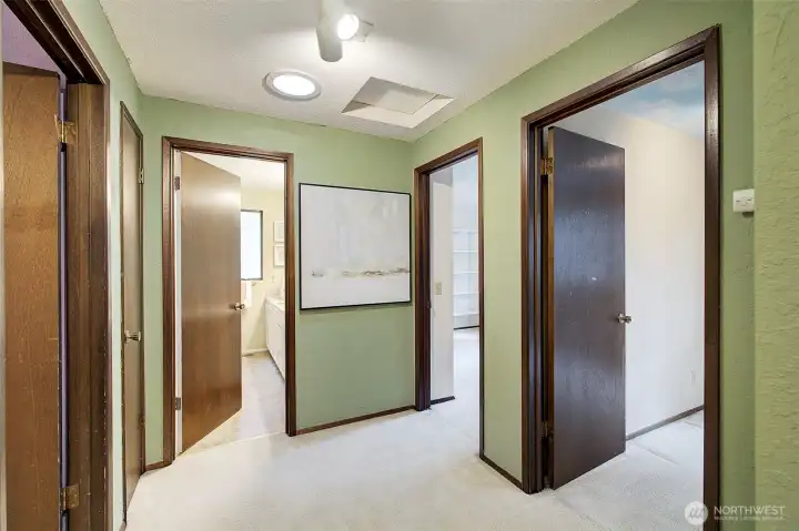 Upper landing to bedrooms.