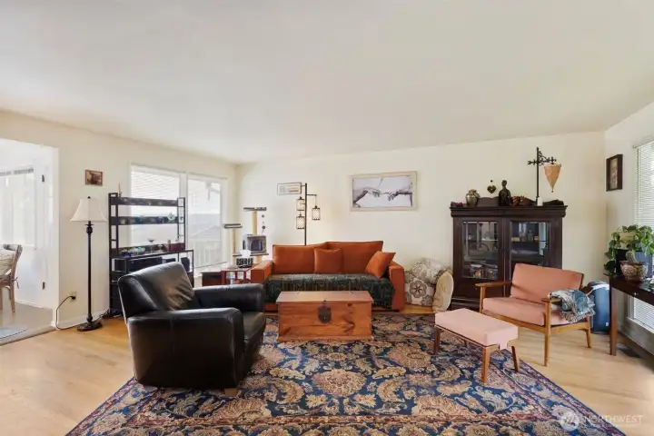 Large Living room with fireplace insert