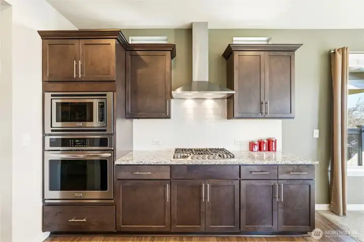 Host, cook, prep, and eat in this area with plenty of room left over.