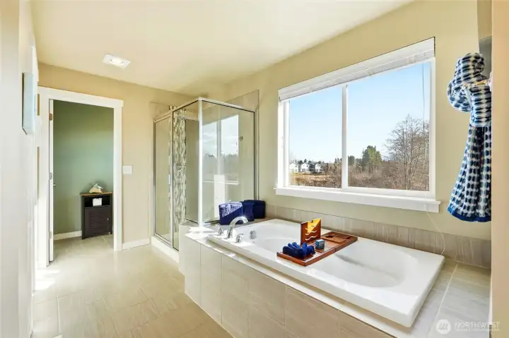 No neighbors behind the home to interrupt bath time.