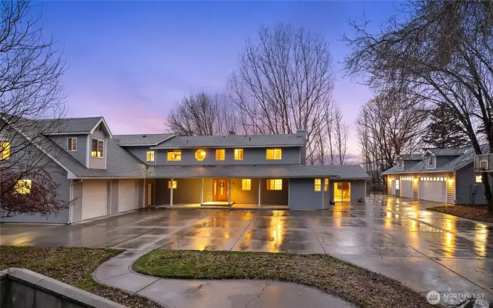 6,971 Sq Ft Estate close to town w/country private feel