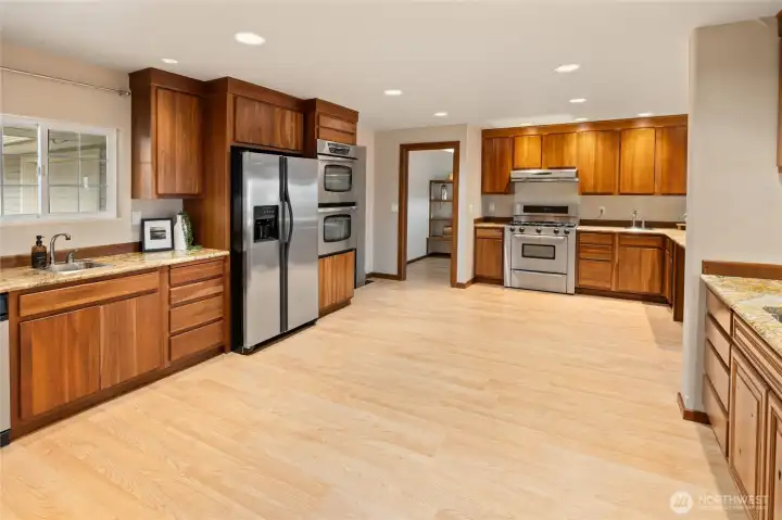 Prep sink, 2 separate cook tops, breakfast bar + stainless steel appliances