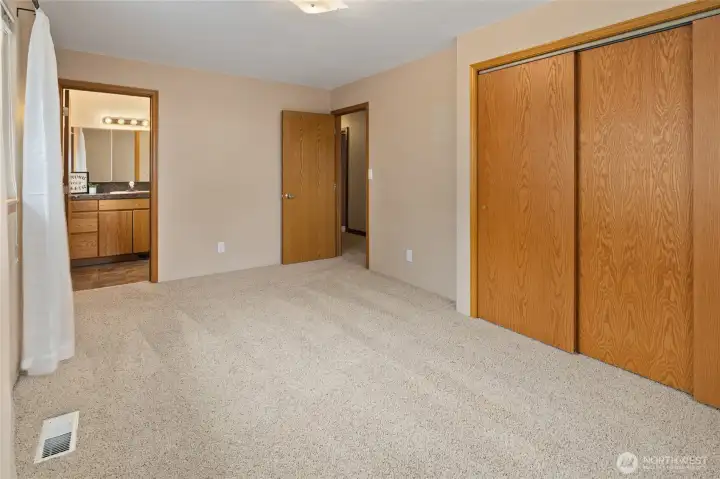 Upper level bedroom #4 w/en suite