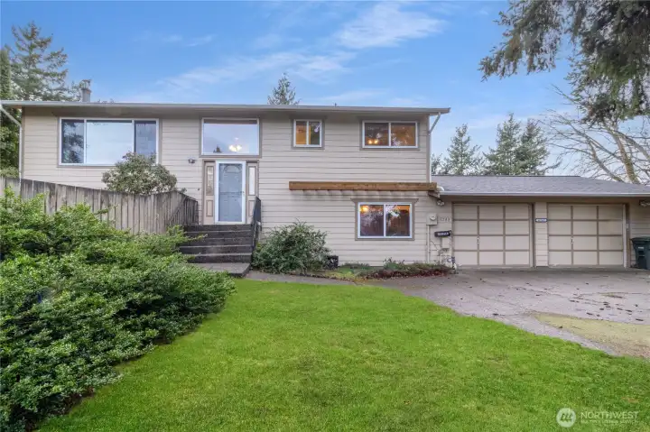 Split-level Lynden home w/ attached 2-car garage, mature landscaping & spacious front yard.