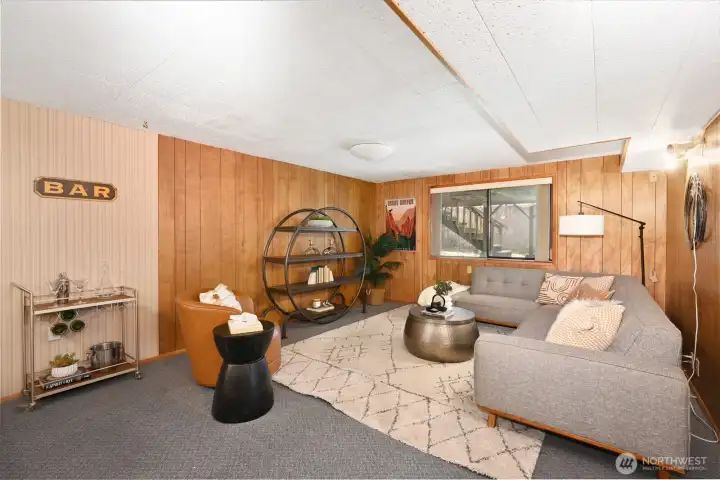 Gigantic bonus room on the lower level.