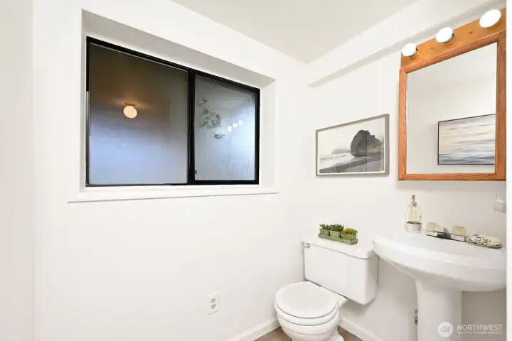 Lower level 3/4 bath.