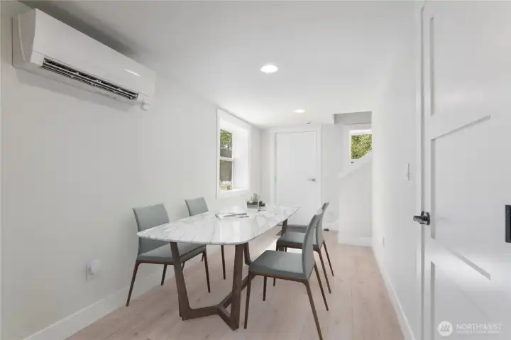 Main level 1/2 bathroom