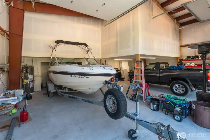 High bay garage deep enough to park your boat and tall enough to keep the Wakeboard Rack up!