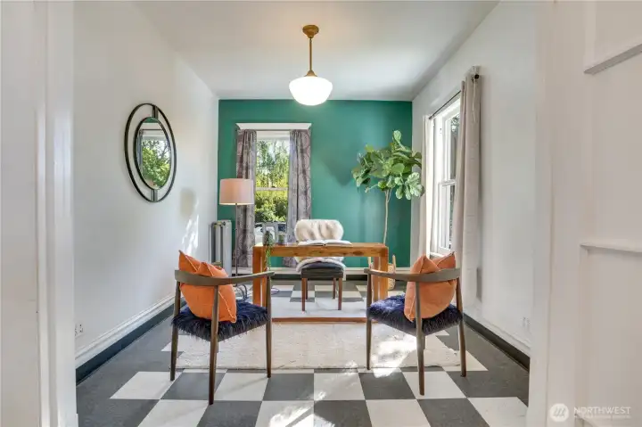 Double doors open from the kitchen into this bonus room. Add a wardrobe to create a 3rd bedroom or a guest space. It’s an office or an art studio, a meditation room or a workout spot.