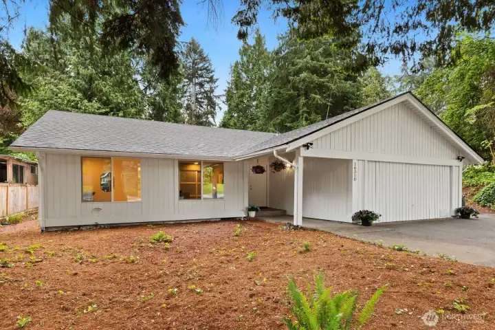 Welcome to one-level living at 16310 Fremont Place North in Shoreline!