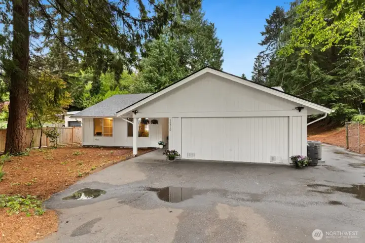 This house has an attached 2-car garage and also plenty of driveway parking!