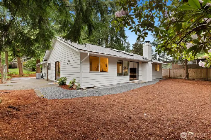 Could you build a future DADU here on the south side? The driveway leads right back to here!