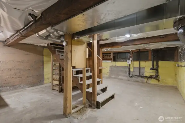 Basement with good ceiling height. Basement with good ceiling height.