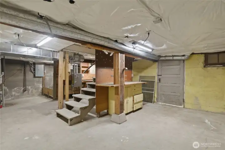 Basement with good ceiling height. Basement with good ceiling height.
