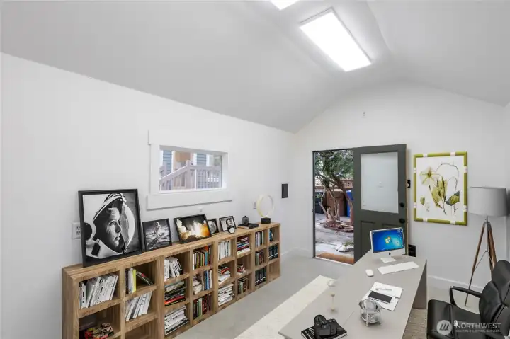 Finished studio/office. Finished studio/office.