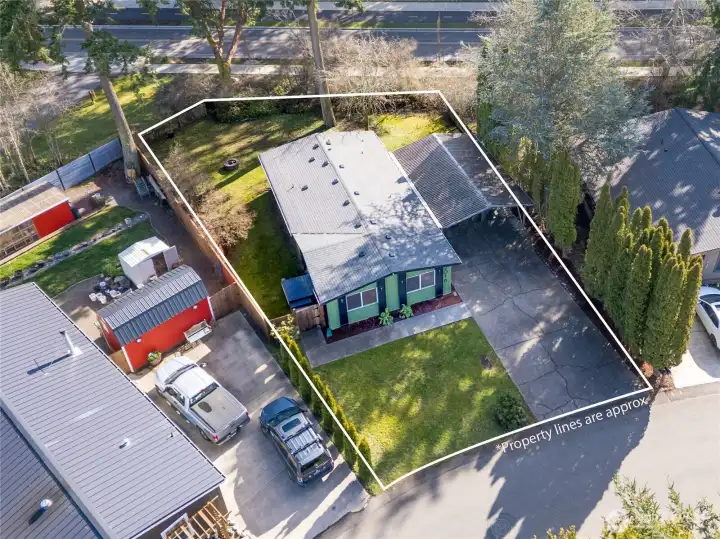 Full view of the entire lot. The yard is really a treat.