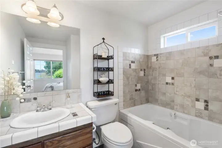En-suite bathroom with jetted tub.