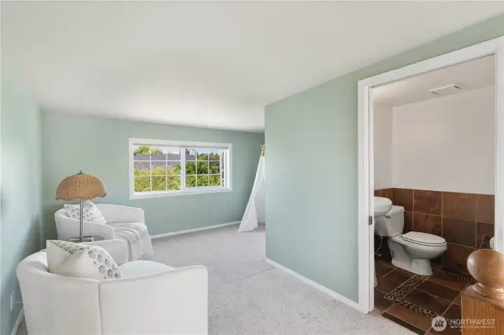 1/2 bathroom upstairs