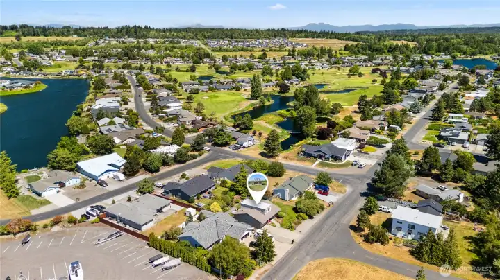 Easy walking distance to the clubhouse, golf course, swimming pool and sports courts