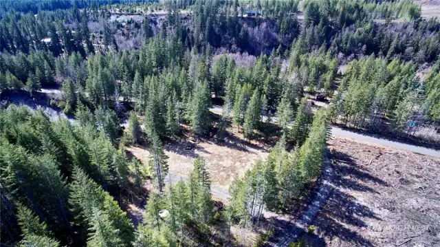 Aerial View of property & area