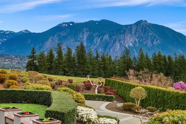 Enjoy breathtaking views of Mount Si and the Snoqualmie Valley.