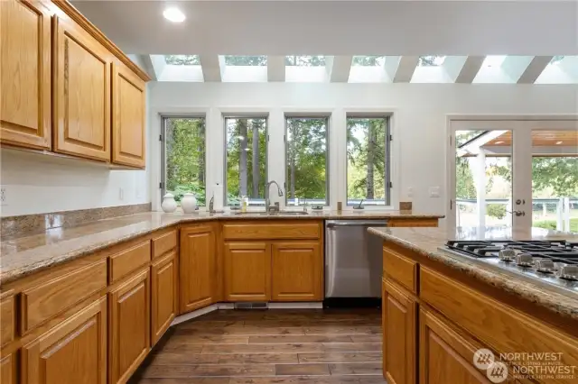 Light filled Kitchen with Gas Cooktop