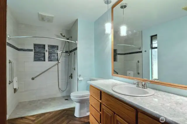 Main Bath          b